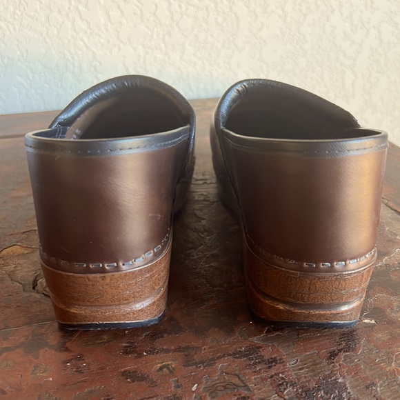 Size 40 Brown Dansko Clogs - Picture 4 of 7